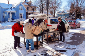 P10C-Loaves & Fishes - Unloading food - Lauarie & Jim Cory, Diane and Al Pallas Pam DeLaittre